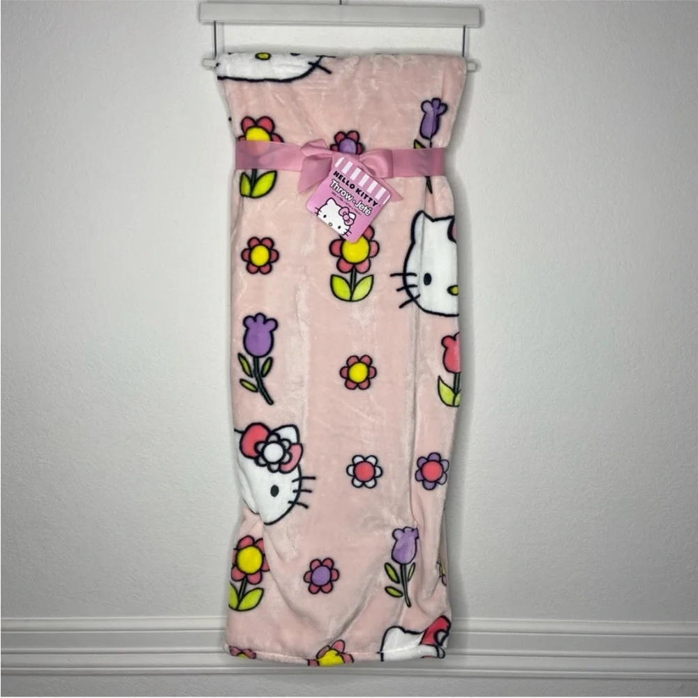 Hello Kitty Floral Blanket NWT - Picture 4 of 5